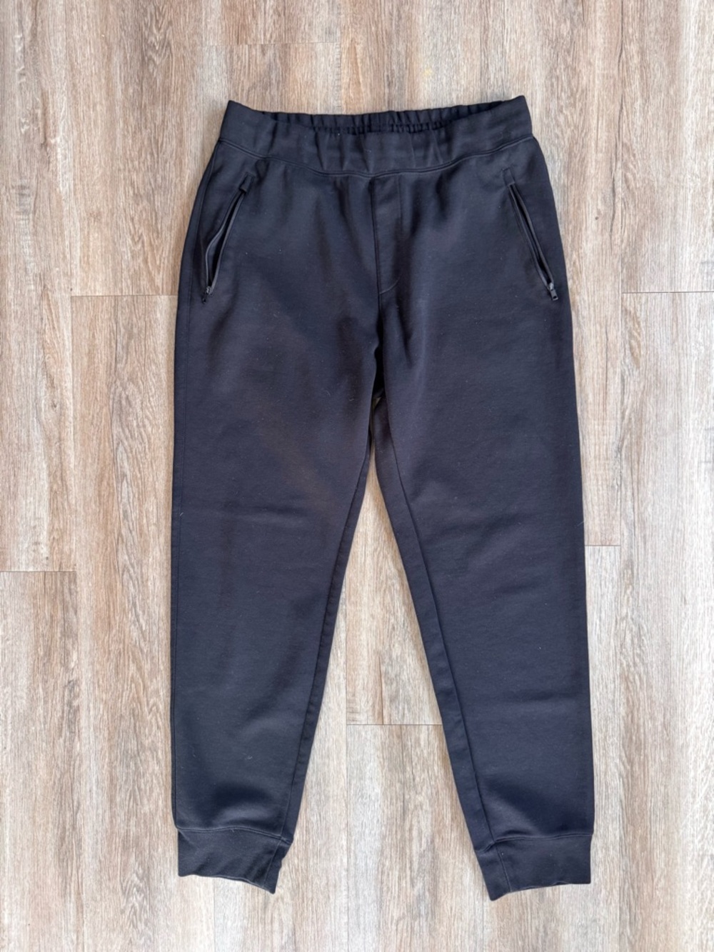 Uniqlo Men’s Black Joggers w/ Zippered Pockets - size Large